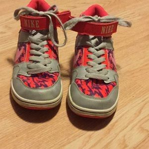 Big girl sz 4 Nike high tops